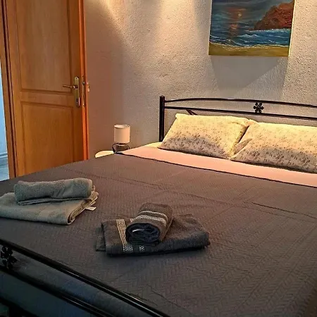 Captain's House - 2 Bedrooms Daire Néa Péramos